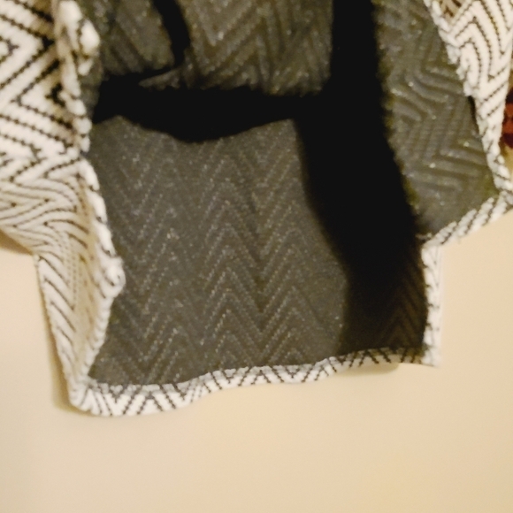 Esley | Women's Chevron Print Blouse with Tassels (Size Medium) - Picture 13 of 14